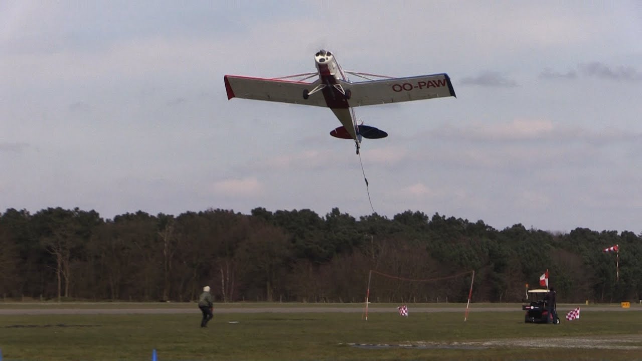 How advertising planes pick up banners, Breda Airport