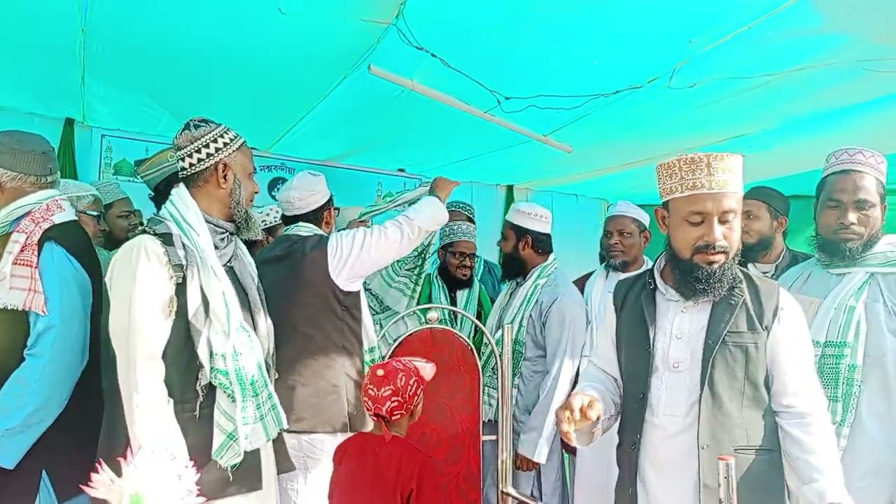 মসজিদের ইমামদেরকে সম্মান প্রদর্শন করা হয় সোনাপুর হুরাউলিতে