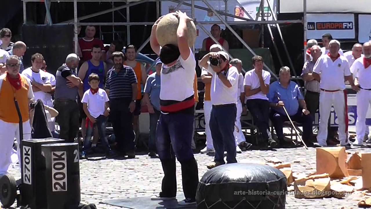 INAXIO PERURENA JUEGA CON UNA CANICA DE 111 KILOS  Sanfermines 2014
