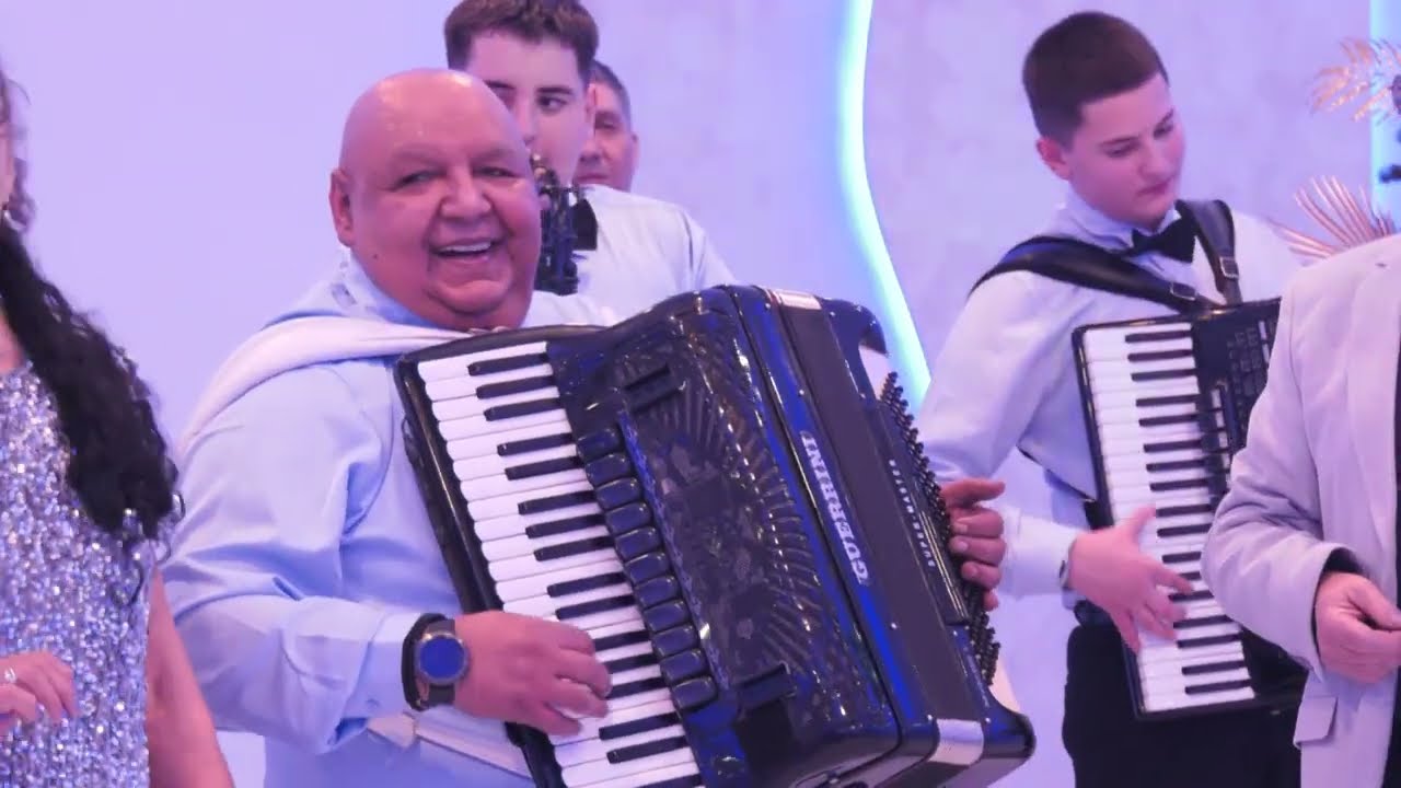 Božinov mega show 2025.