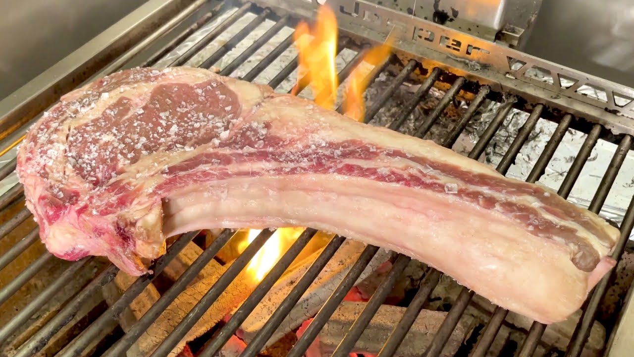 160€ Tomahawk Steak in Berlin at the Kurfürstendamm