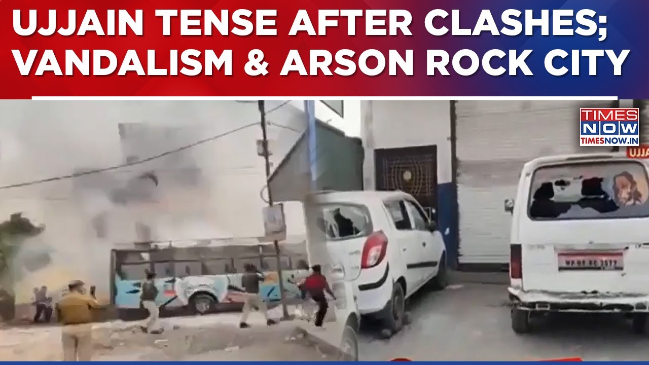 Ujjain Violence: Clashes Erupt Between Two Groups, Buses Torched, Cars Damaged | Shocking Visuals