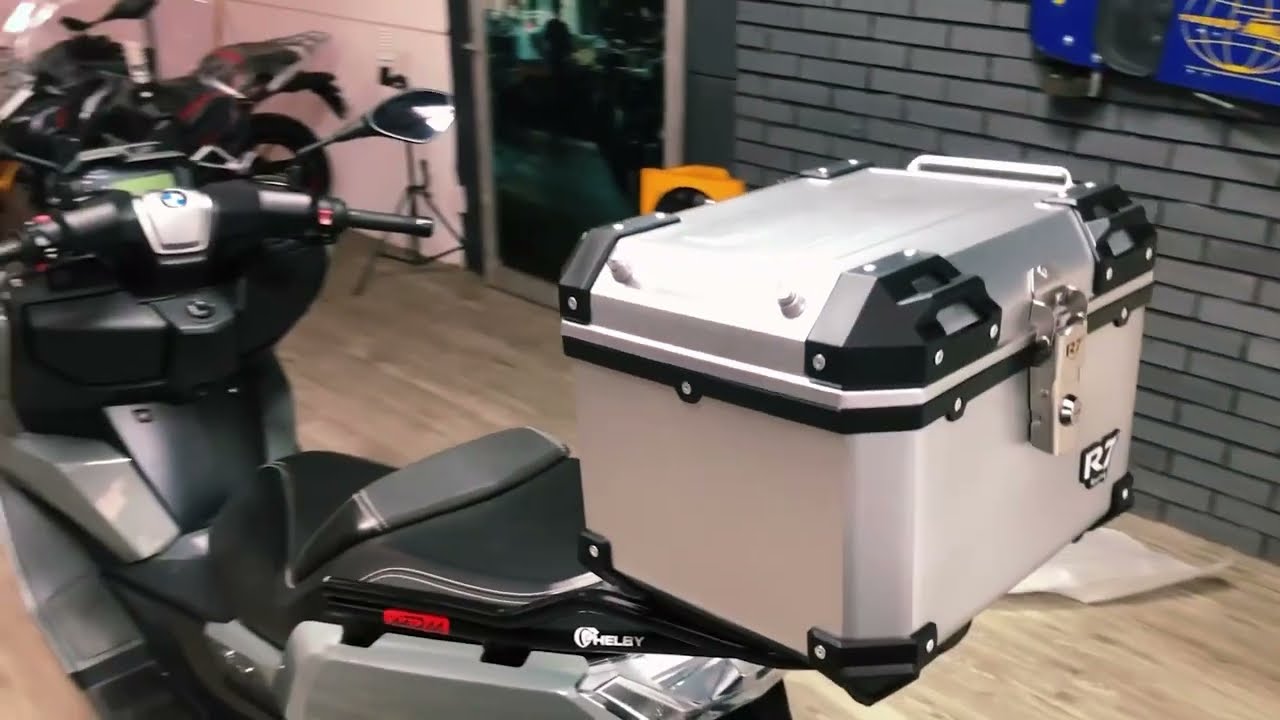 Instalación de caja para moto