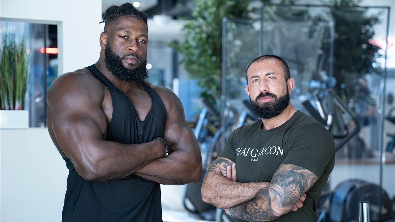 Comment avoir des épaules en 3D. Entraînement avec IFBB PRO BIONIC BODY