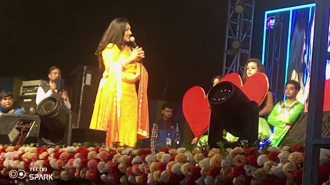 Dance India dance performance in Bengali women 