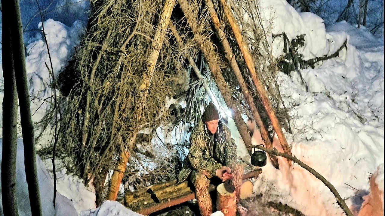 Building a Primitive Survival Shelter in the Woods Using a Fallen Tree Root. No Sleeping Bag. AMSR 