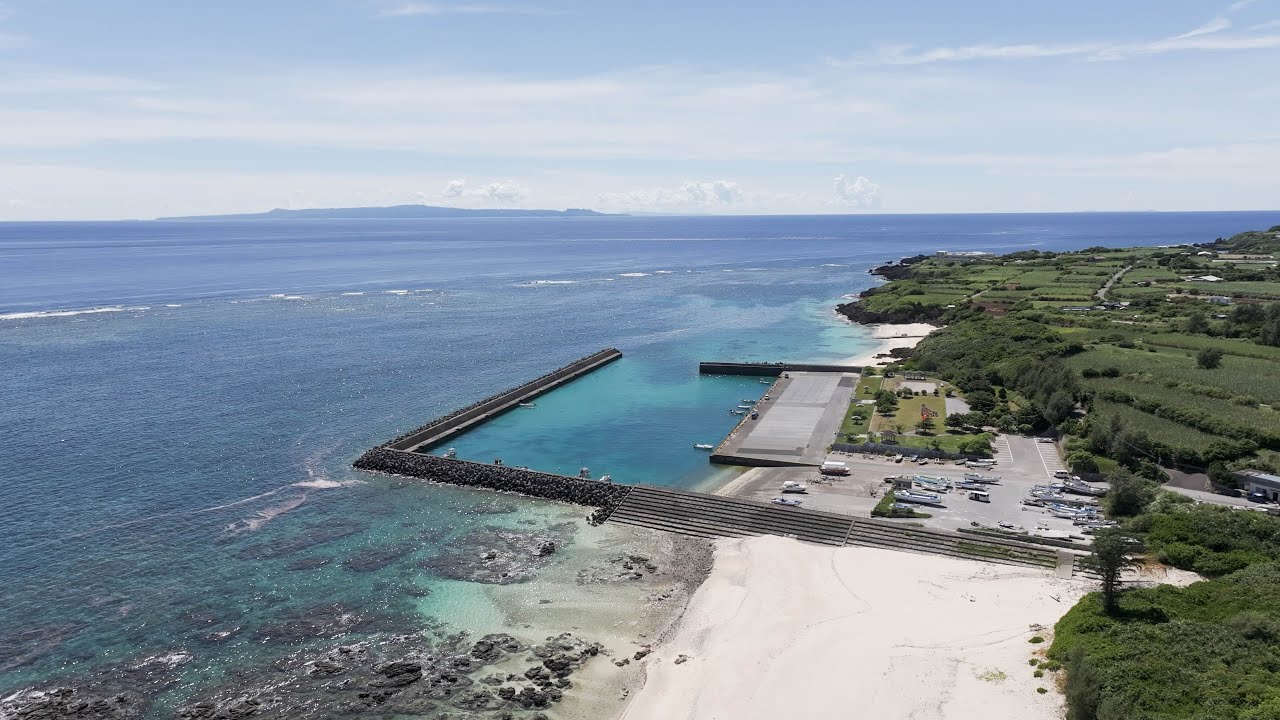 南方最南端の美しすぎる島で大物釣り旅。浅場に回遊する夢の大物をブッコミで追う【与論島 #1】