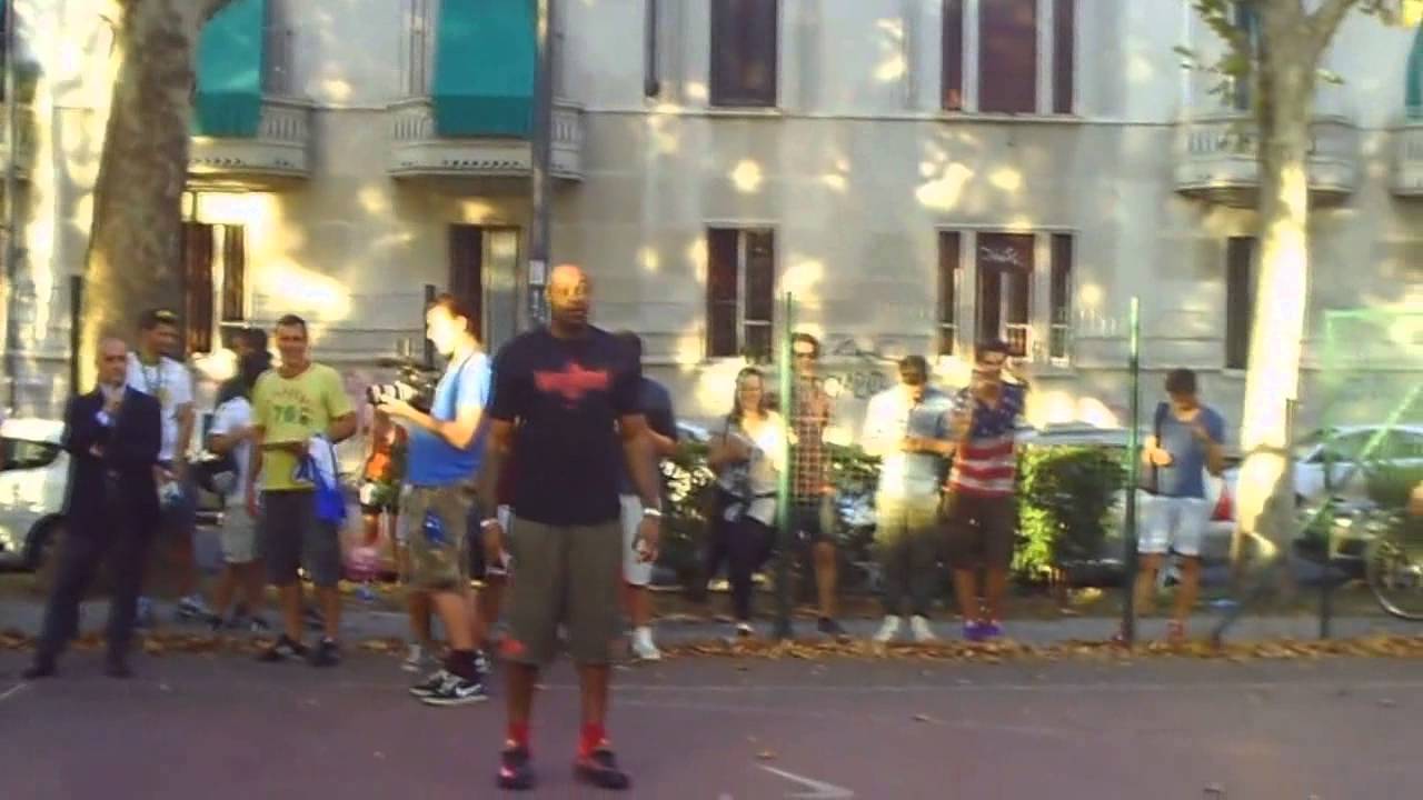 T'infilo! Kevin Durant ft. "Alla fine arriva Polly"