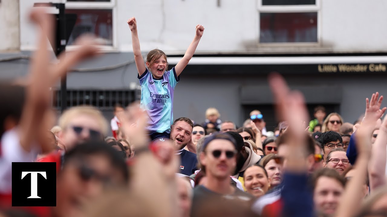LIVE: Arsenal Women's Celebrate Champions League Win