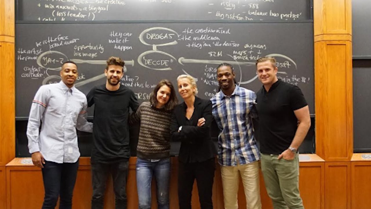 Piqué y Katie Holmes compañeros de clase en Harvard