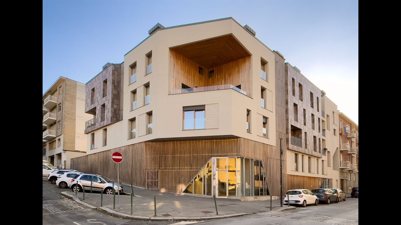 Torino, Via Lomellina 34, elegante appartamento di 148 mq su due livelli con terrazzi panoramici