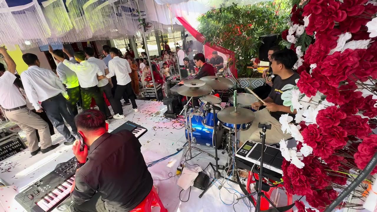 Thương Nhau Lý Tơ Hồng nhạc sống