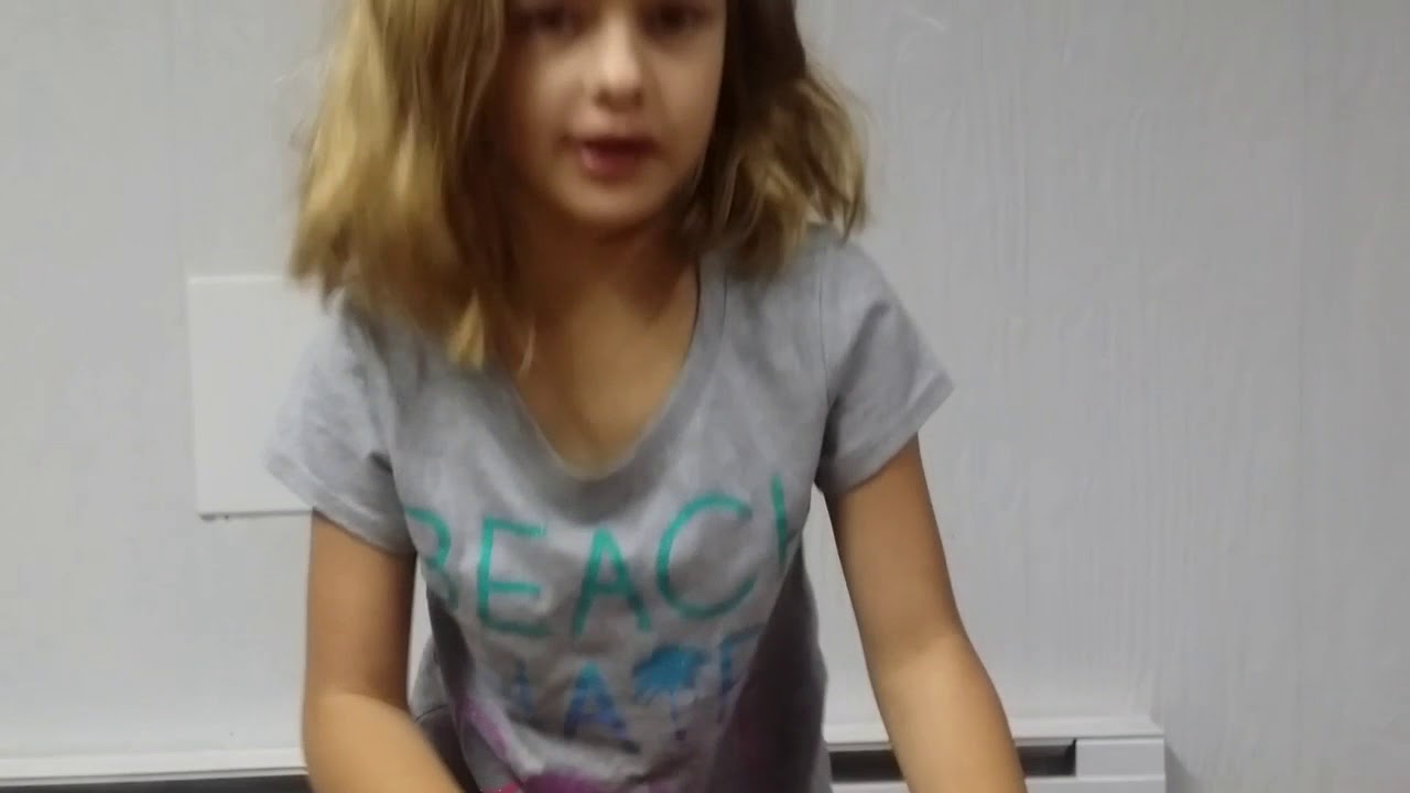 Nora and the Pok&eacute;mon Flip it or rip it challenge