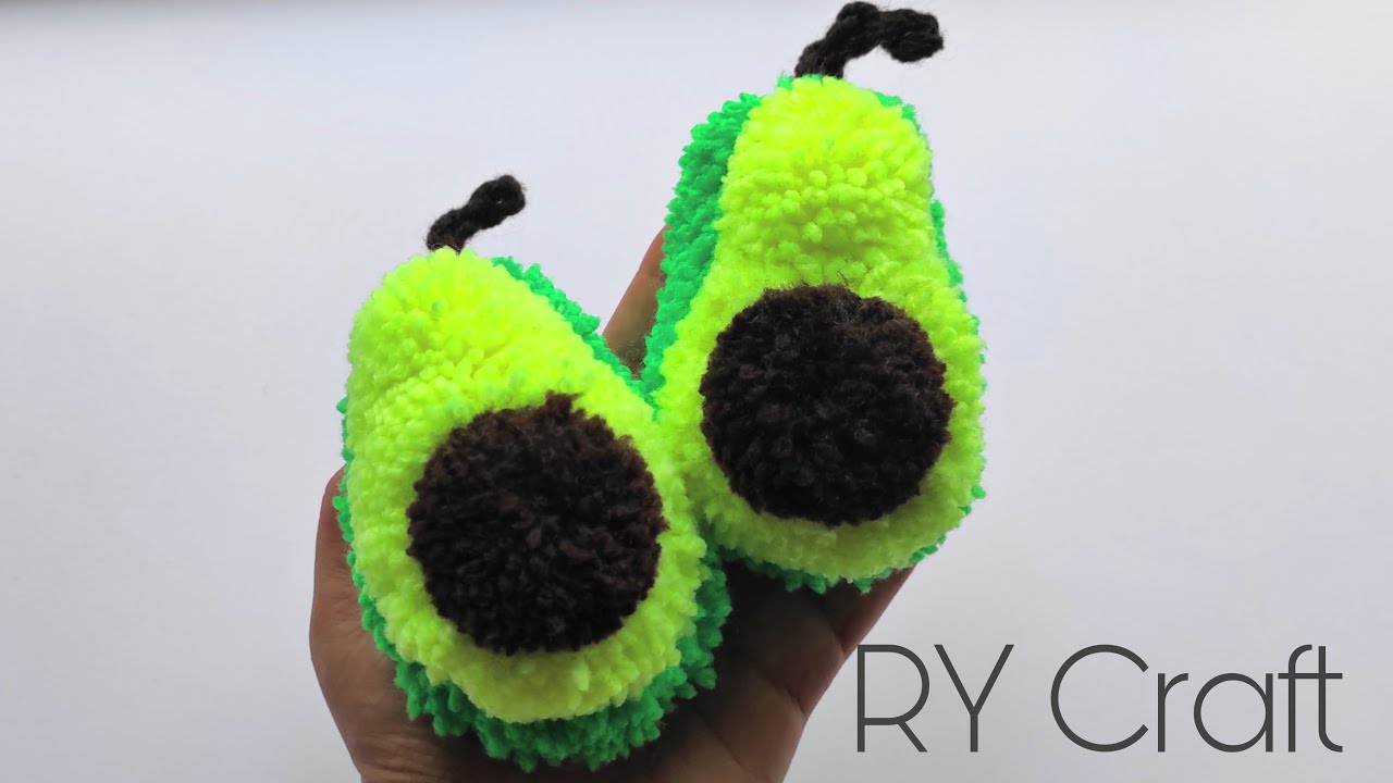 How to make an Avocado 3D -Yarn Avocado - Only 5 pom poms for avocado toy - Avocado pom poms