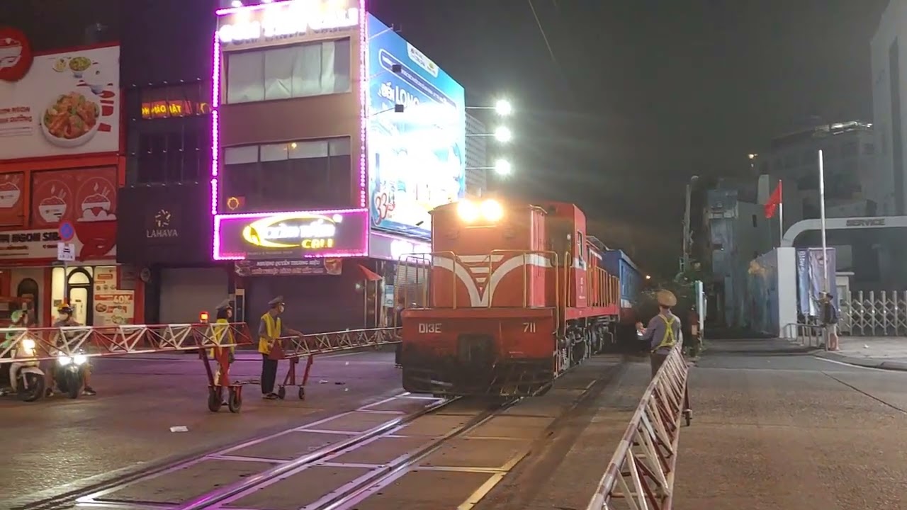 D13E 711 kéo tàu H7503, Tháp Chàm - Sài Gòn (20h52 11/1/2026)