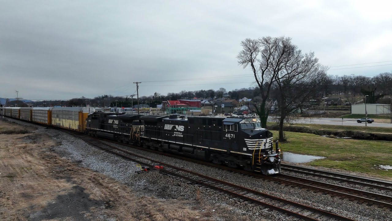 Norfolk Southern autorack train 19E South thru Rockwood Tennessee 