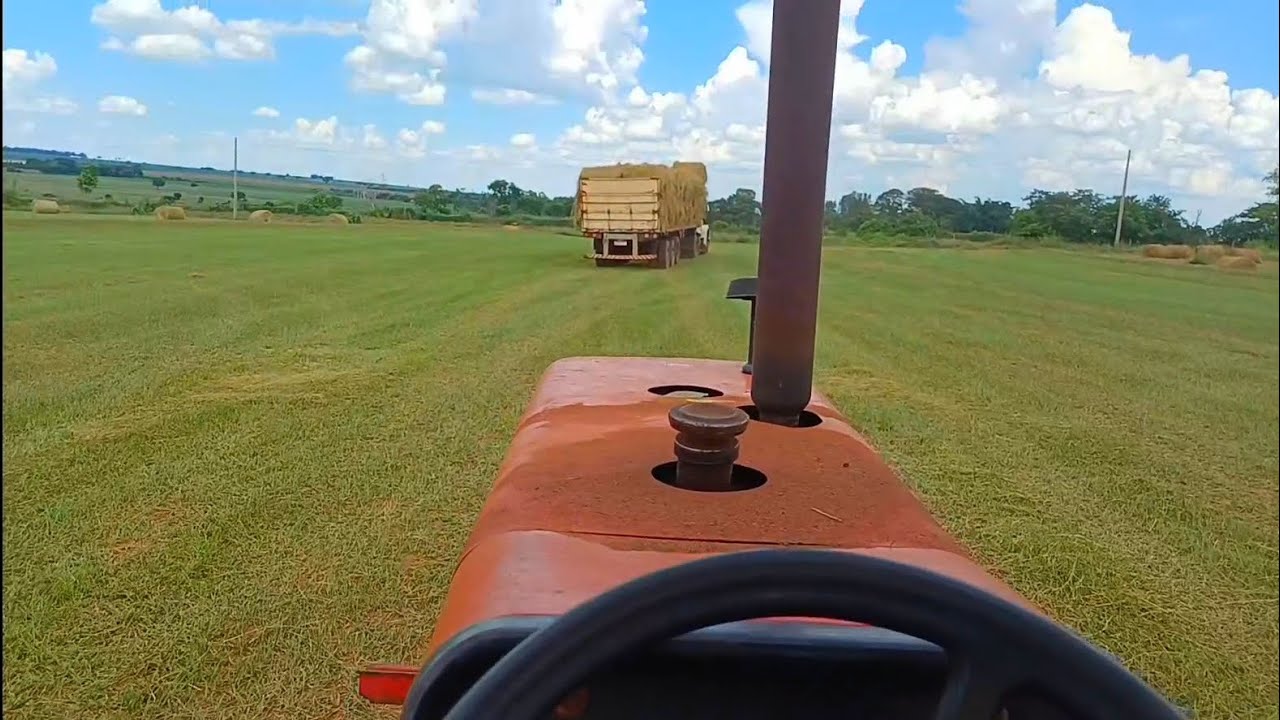 Carregando o volvo de mf 290.