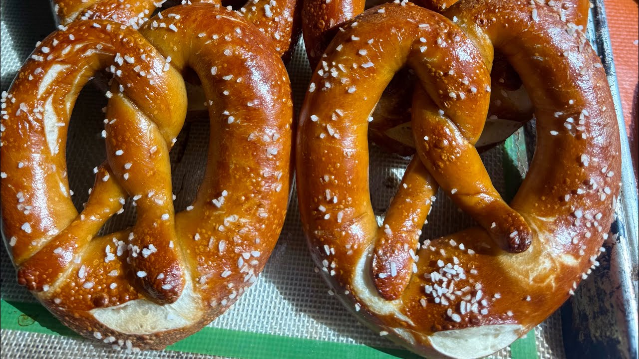 How To Make Soft Sourdough Lye Pretzels 🥨