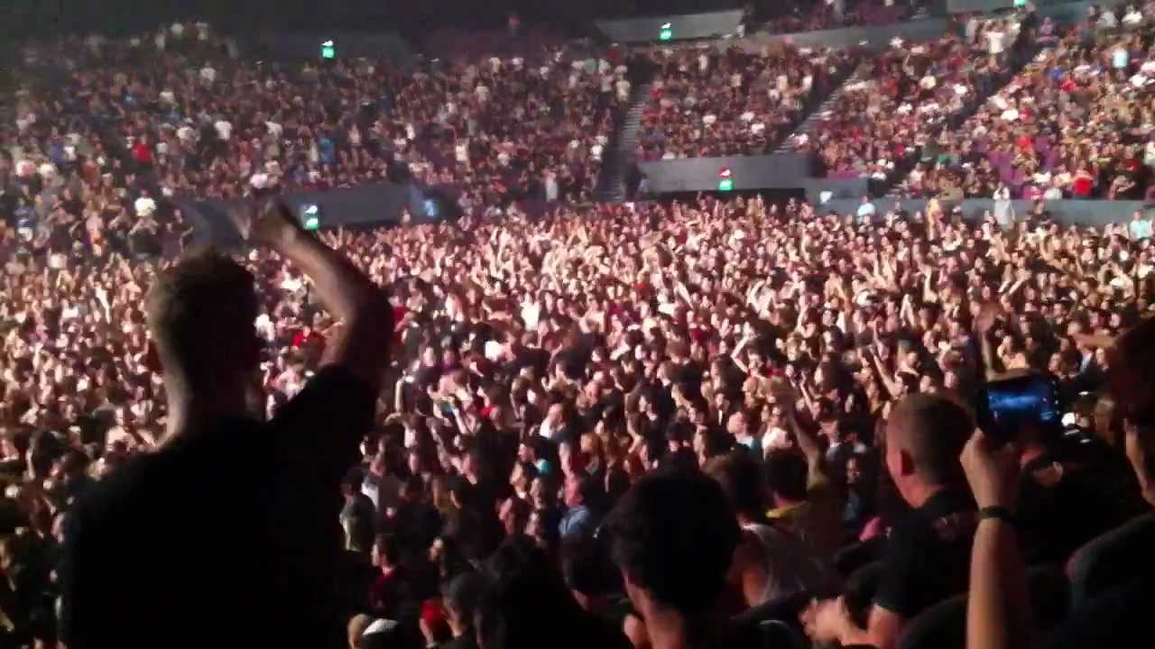 System of a Down - Toxicity and Sugar LIVE Sydney 2012 GO CRAZY!