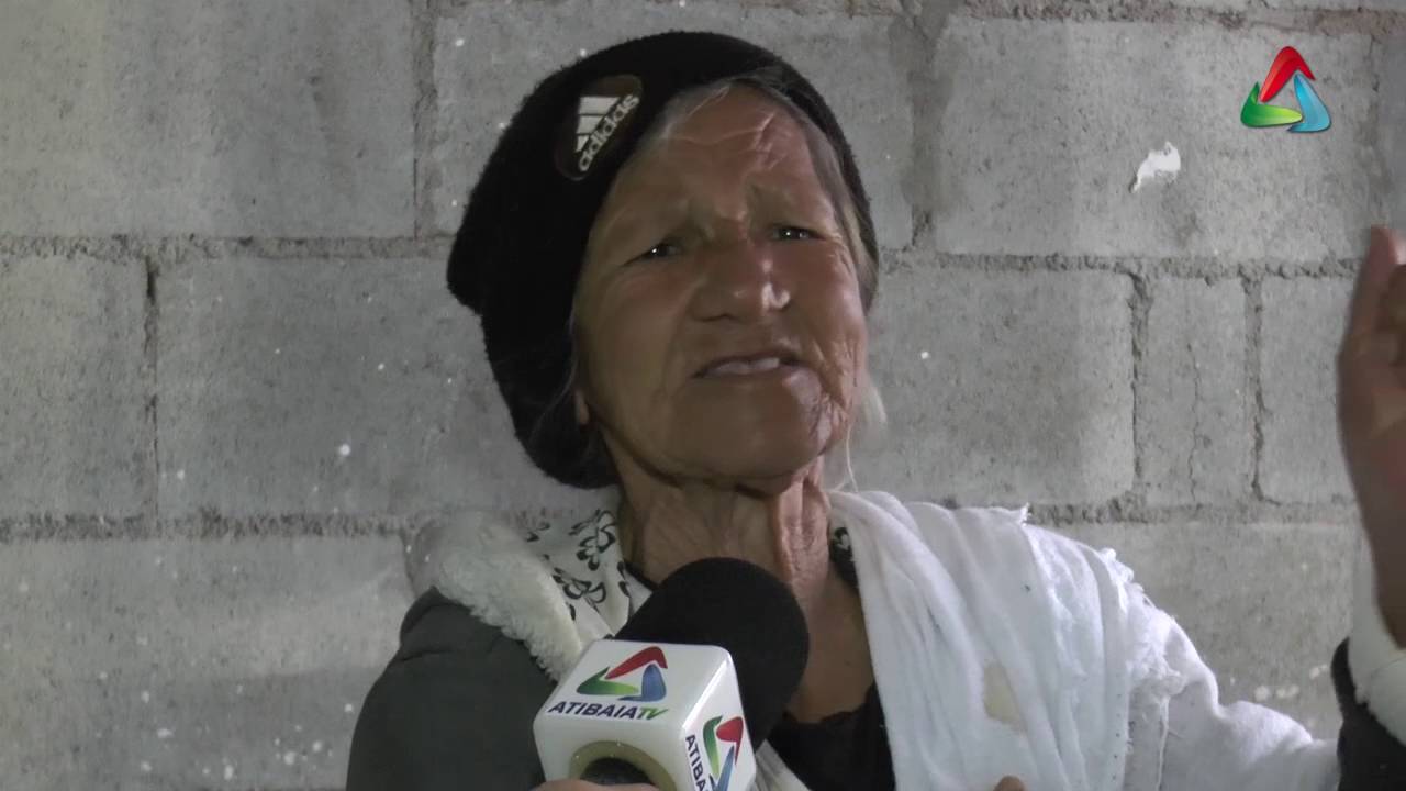 Moradores vivem em situação precária no prédios de Caetetetuba