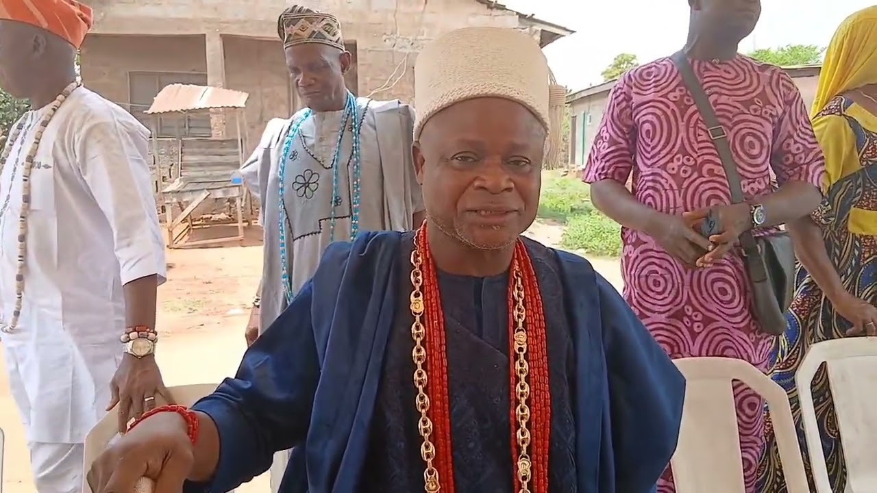 Alagura of Agura Kingdom Commends Rotary Club of Ikorodu Golden, Pledges Support for New Club 