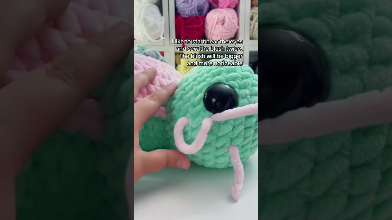 How to add blush to your plushies?#crochet #amigurumi#crochettutorial #howto #crochetpattern #shorts