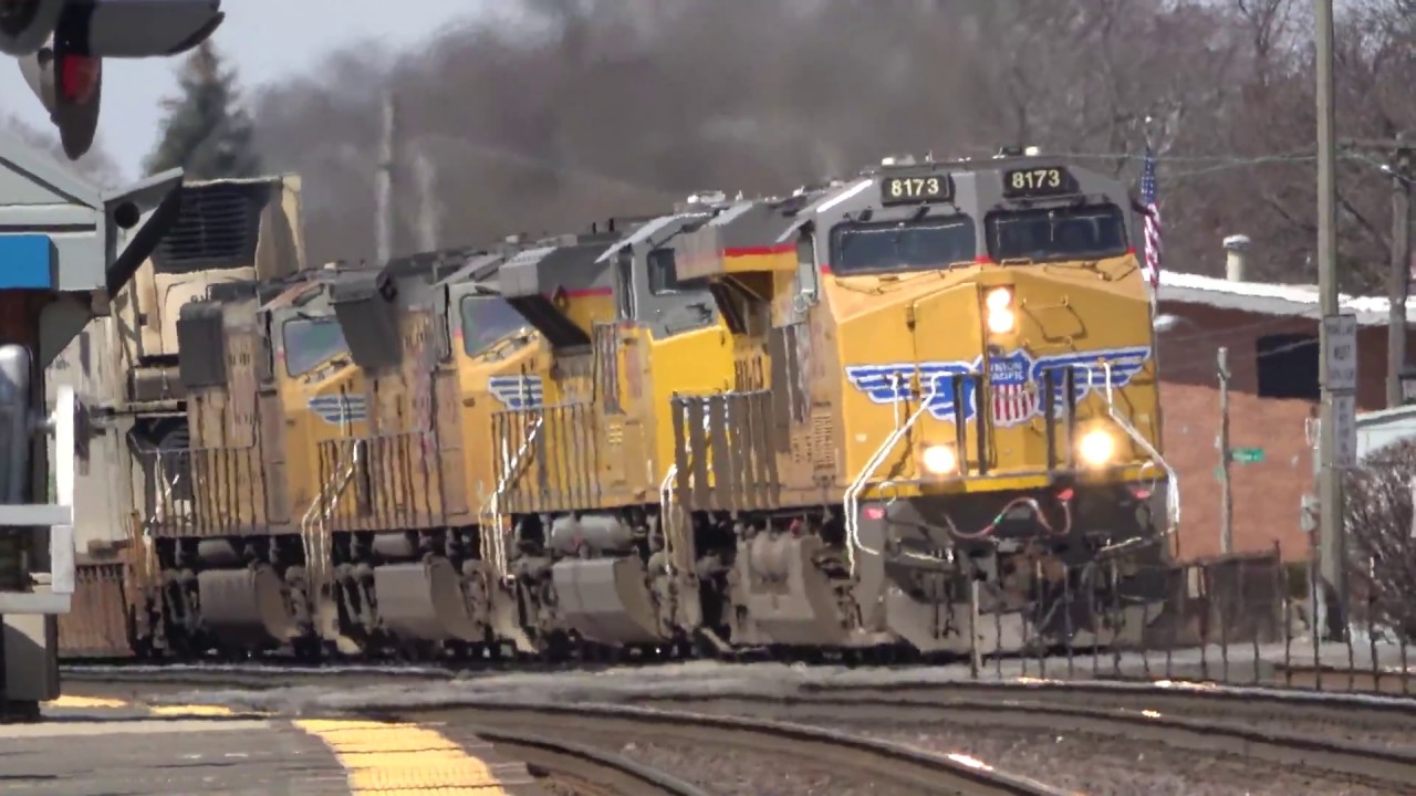 Intermodal Freight Trains With Heavy Power