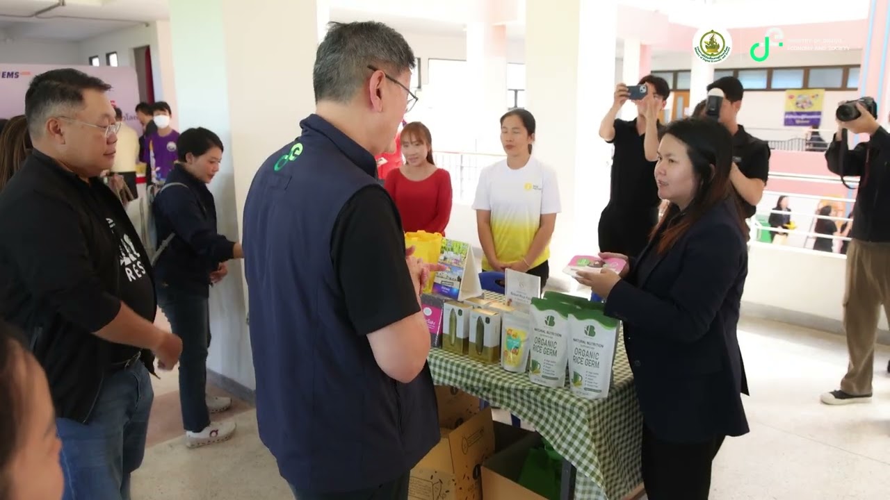 ดีอี ลงพื้นที่ตรวจเยี่ยม ศูนย์ดิจิทัลชุมชน วิทยาลัยธาตุพนม จ.ครพนม