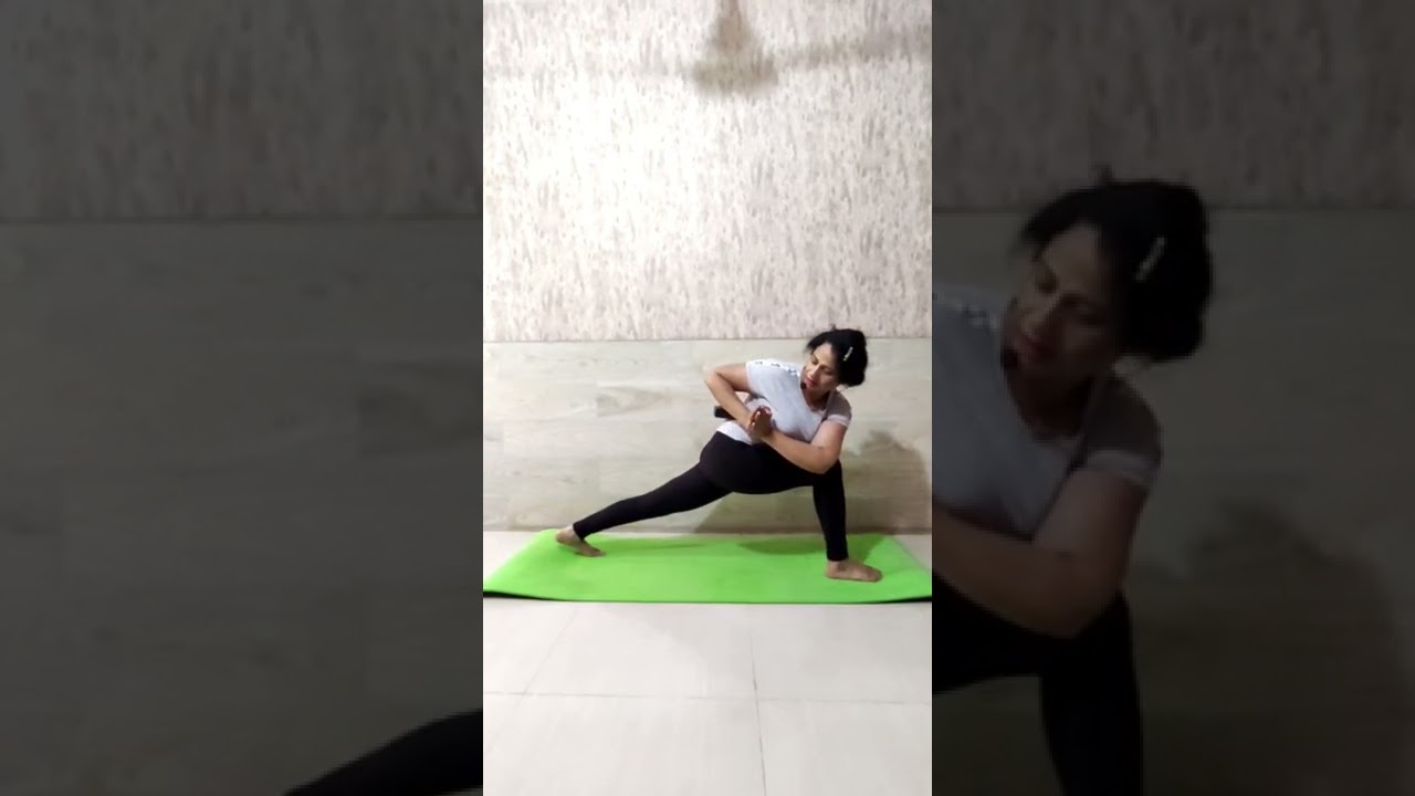 Instructions on high lunge twist.... #oliverayoga #fitness #yogainspiration