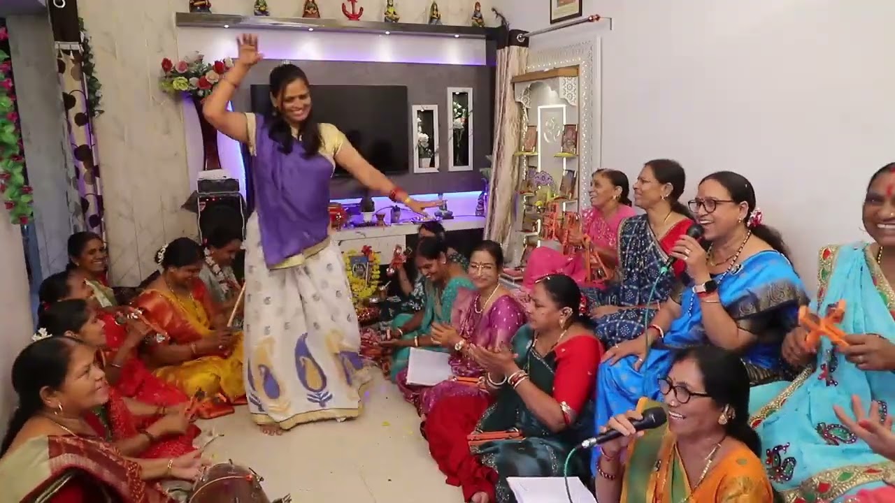 નવું રમુજી 😅 આવી ગયું.......છે🌹( બાલી રે ઉંમર હું સાસરીયે ના જાઉં 🌹 લખેલું છે