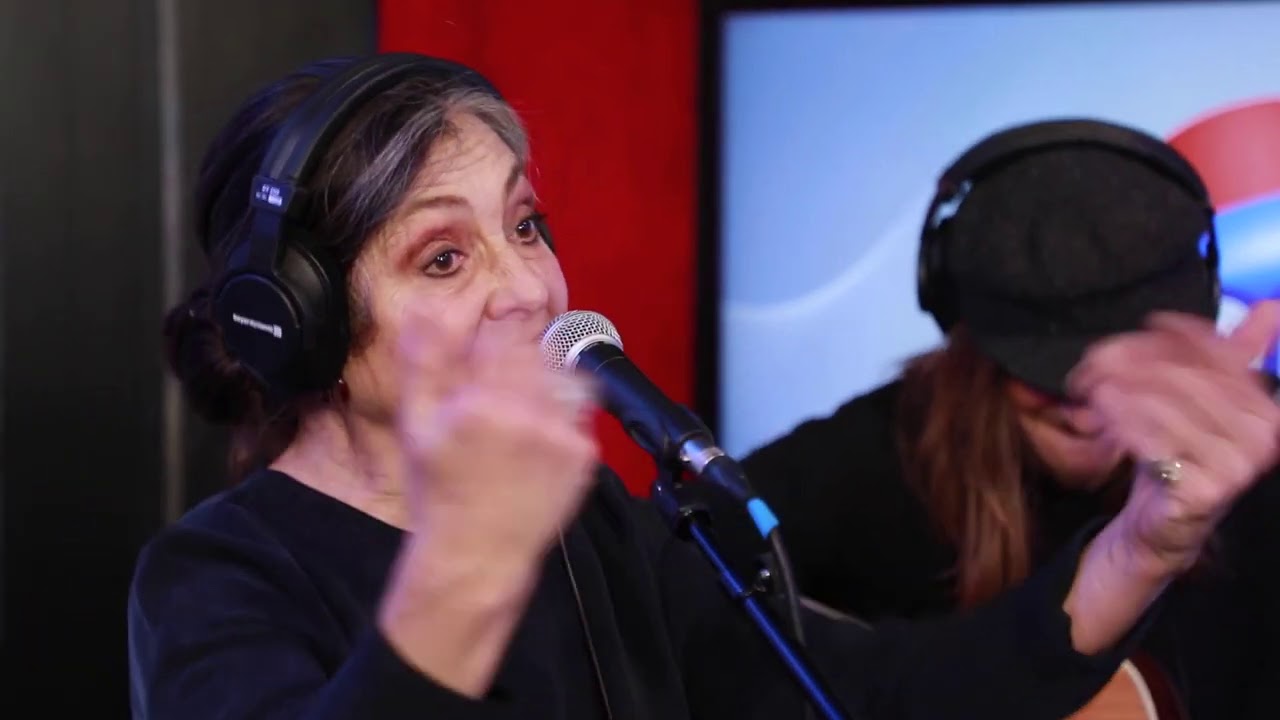 Catherine Ringer chante 