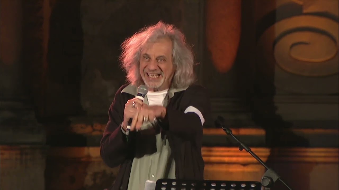 Bergonzoni: Non si può più dissertare sulla pace, si deve disertare la guerra
