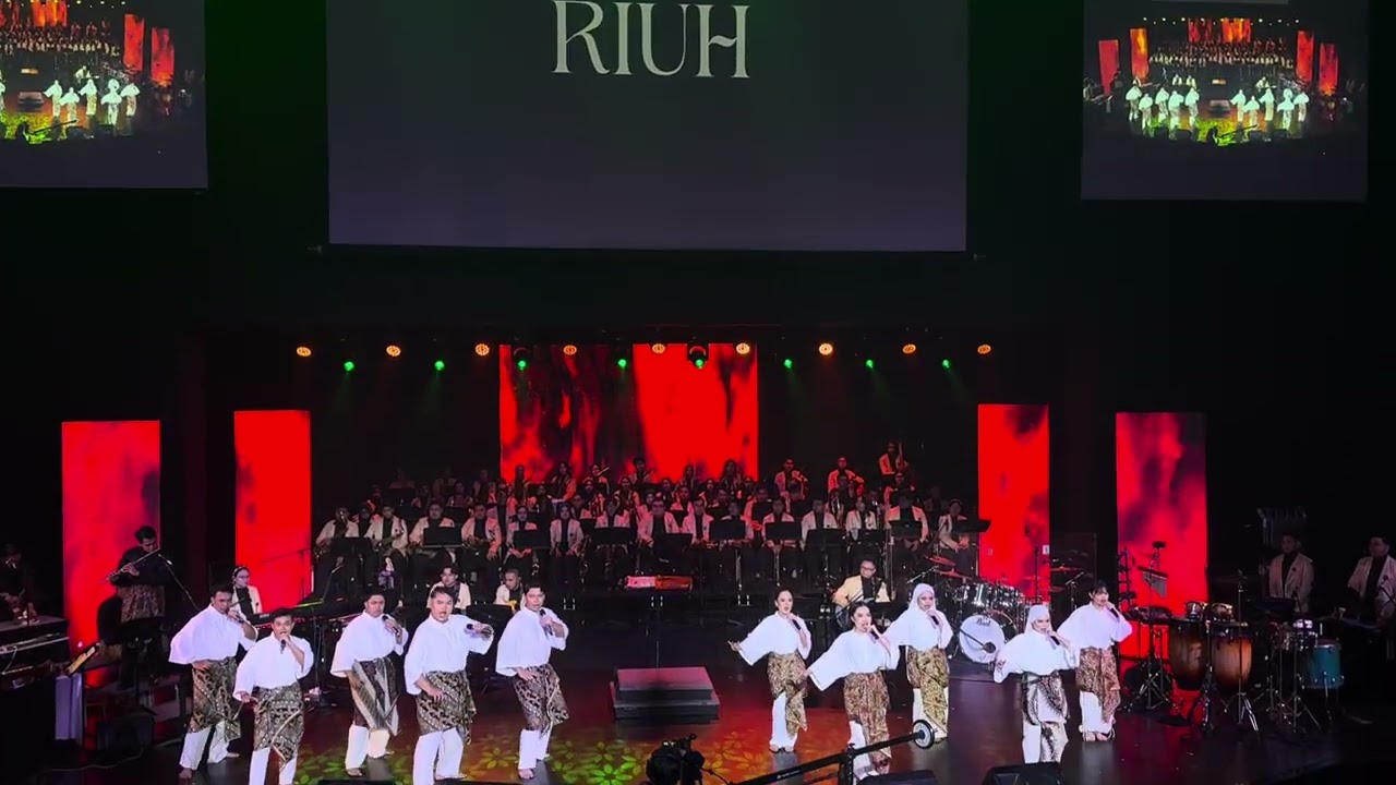 Riuh choir arrangement by Tracy Wong, deVokalis Choir performed in Kemuncak Seni 2026 day 2