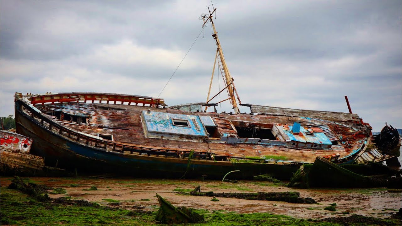I Camped Inside A Shipwreck!! With a high Tide!