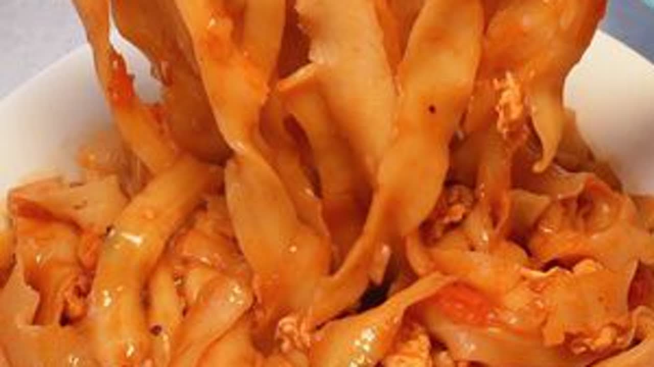 从晋城狂奔3小时到临汾，只为打卡一家开了20多年的炒刀削面和酥肉汤，两个人消费56元。#临汾美食 #山西美食 #地方特色美食 #刀削面 #万物皆可种草搜