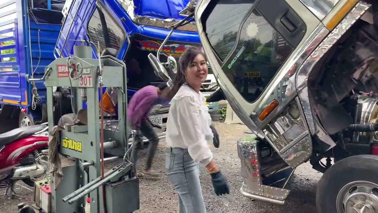 มาเยี่ยมอู่เอ็มตีนระเบิดไม่ได้มานานรถหกล้อเจ้าสำนักเปลี่ยนเครื่องใหม่เตรียมตัวสู้ศึก Super truck