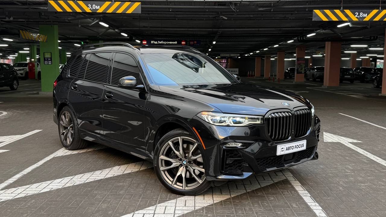 BMW X7 M50i M-Perfomance 2021 рік, 4.4 бензин.Куплений новим в Америці.Весь цілий по кузову без ДТП.