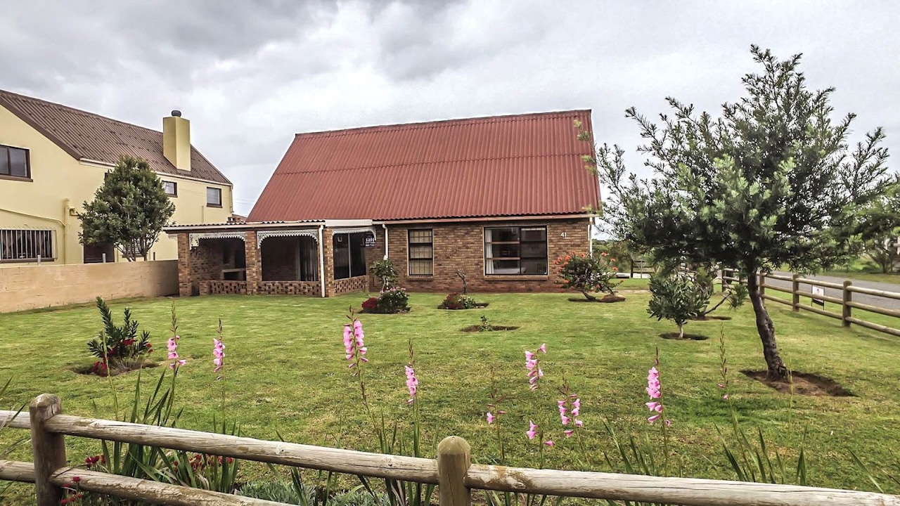 4 Bedroom House for sale in Western Cape | Overberg | Kleinmond | Kleinmond |