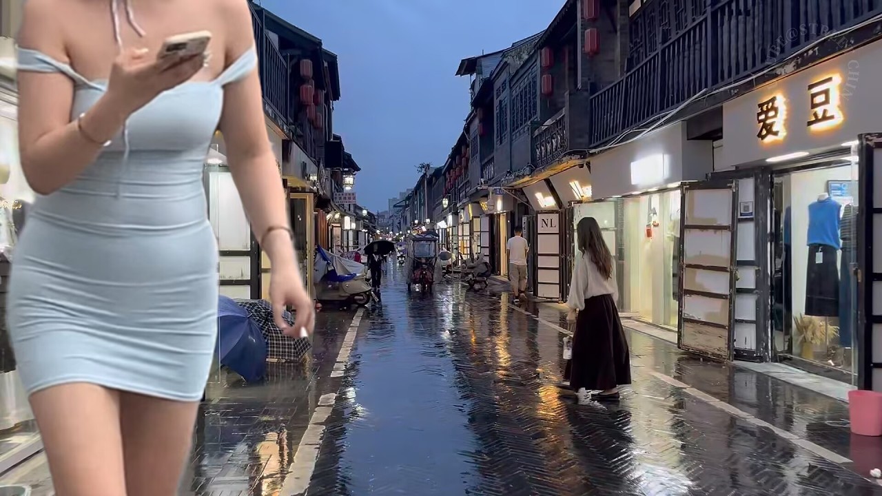 亳州街拍-北門大街-曹操運兵地道。2025年9月17日，星期三，亳州的街道。Street photography in Bozhou. Wednesday, September 17, 2025.