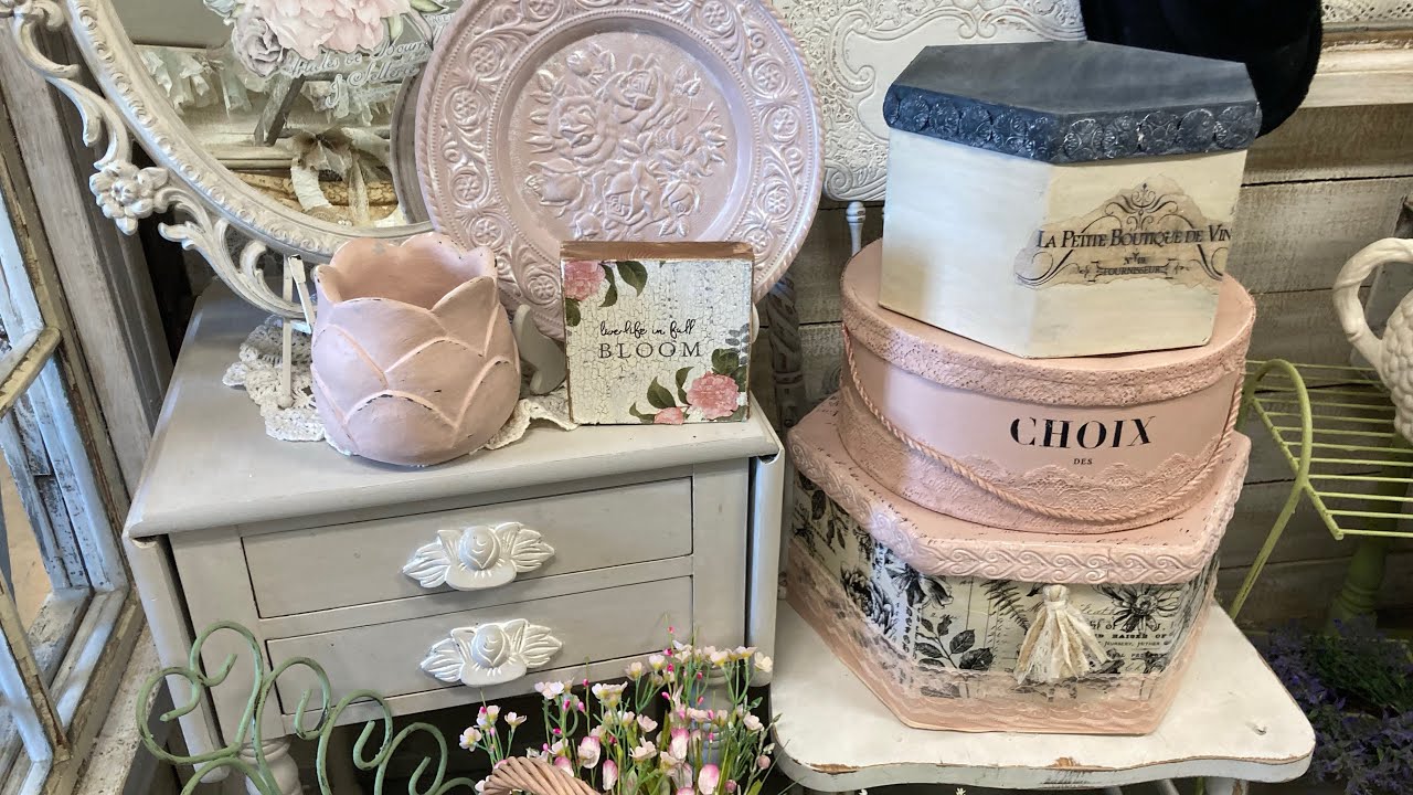 How to transform Vintage Hat Boxes