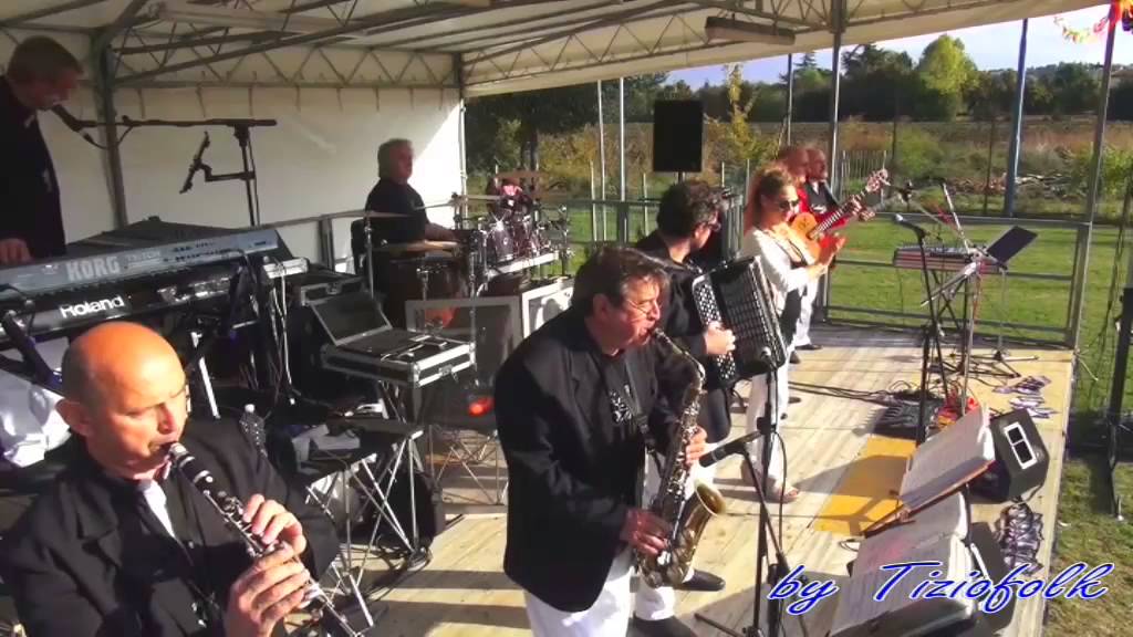 FISCHIA IL TRENO valzer eseguito da LA NUOVA ROMAGNA FOLK  al Villaggio Primo Maggio RN