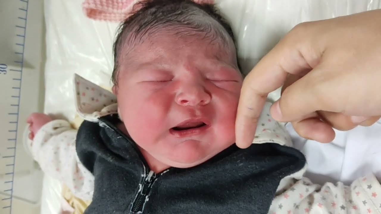 The Greatest Chunky 13lbs newborn baby who is sucking thumb after birth #big #music