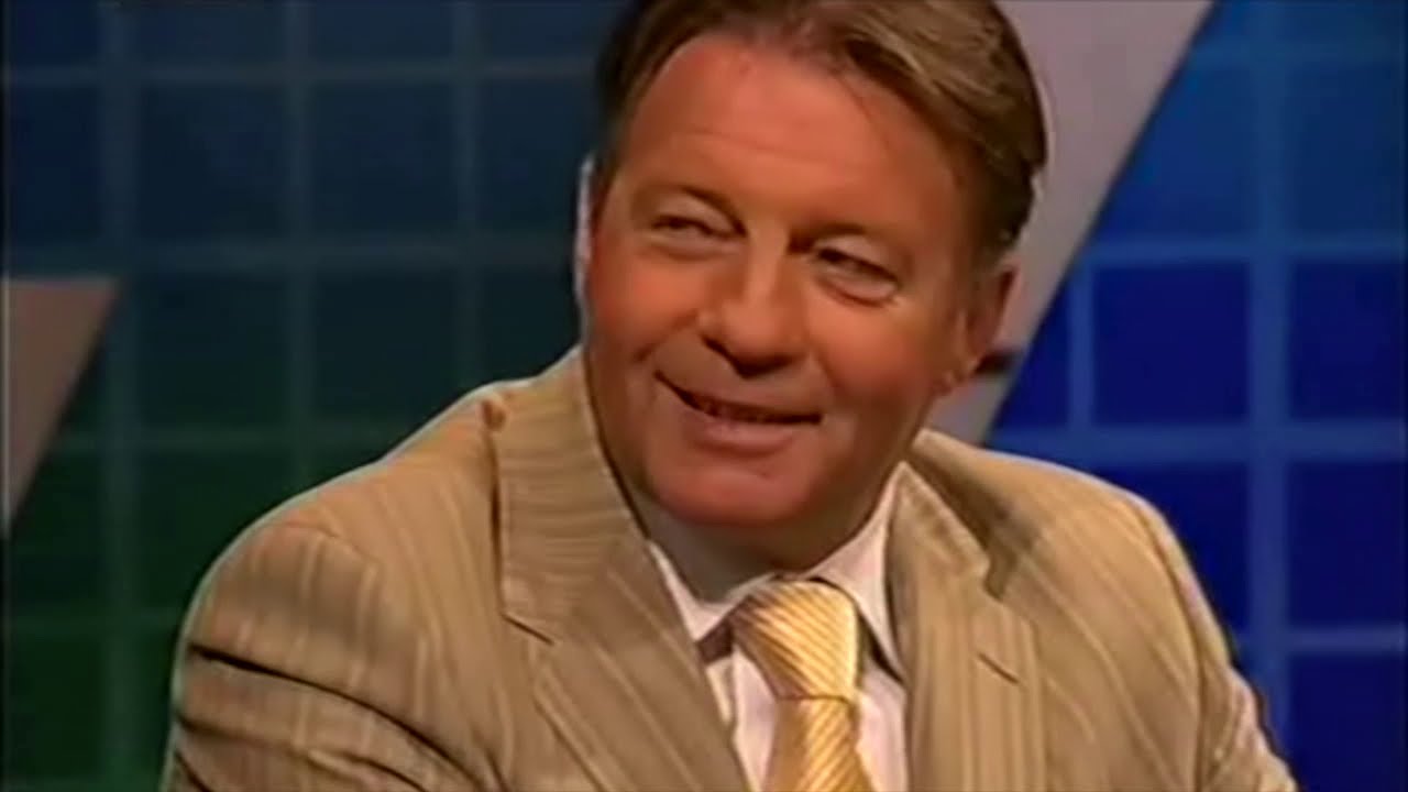 Voetbal Insite met Johan Derksen, Henk Spaan en Co Adriaanse. Presentatie: Wilfred Genee.