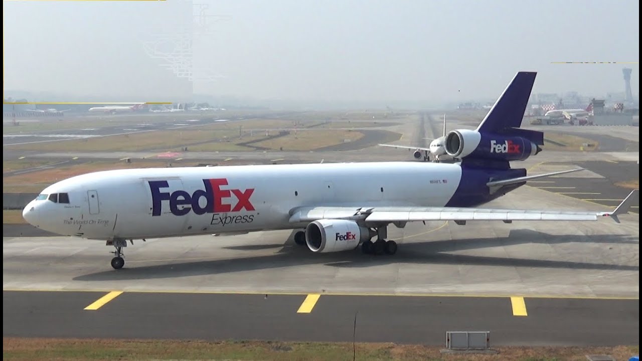 FedEx McDonnell Douglas MD-11F Departure... Loud Engine sound..