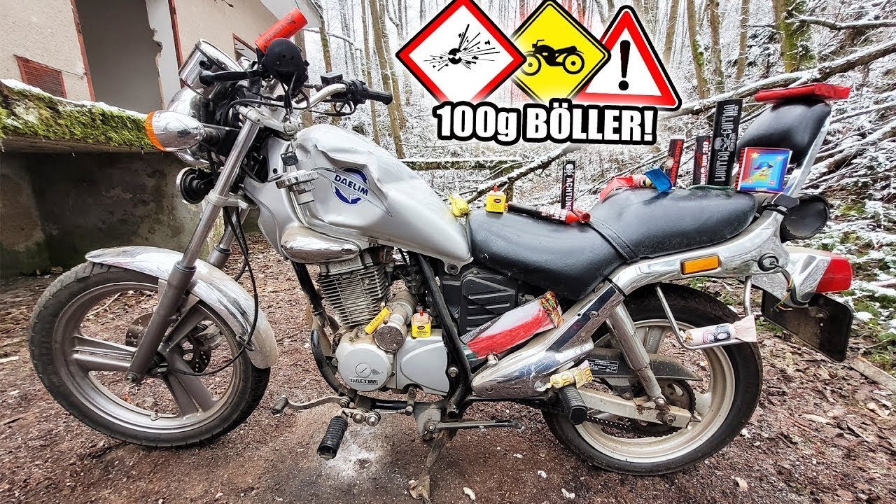 Wie viele B&Ouml;LLER &Uuml;BERLEBT ein MOTORRAD 💥? - Ultimatives Feuerwerk Experiment! [reupload]