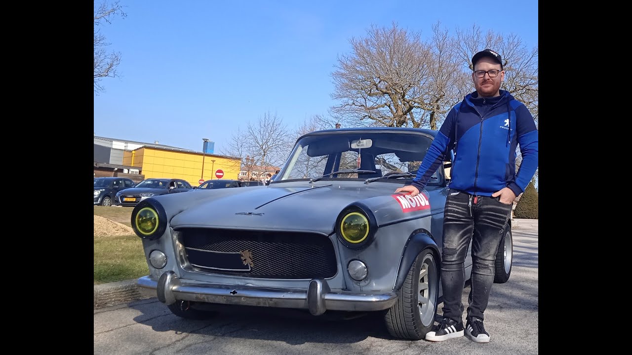 Une ancienne PSA au goût du jour ! (PEUGEOT 404)