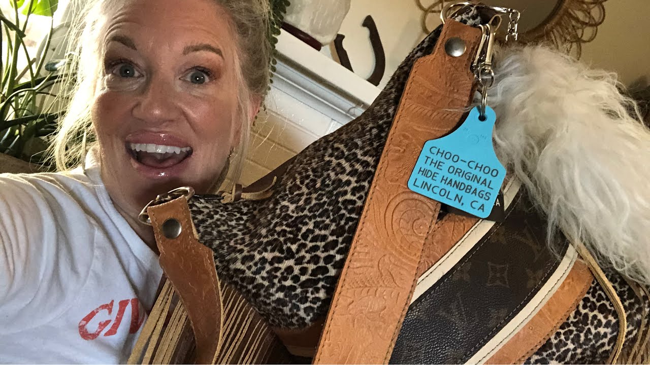 👜What’s In My Bag? Messy Purse Edition! NATIONAL HANDBAG DAY👜