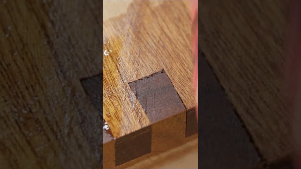 Хитрость для заполнения щелей в соединениях типа &laquo;ласточкин хвост&raquo; и &laquo;ящичный хвост&raquo;. #деревообра...
