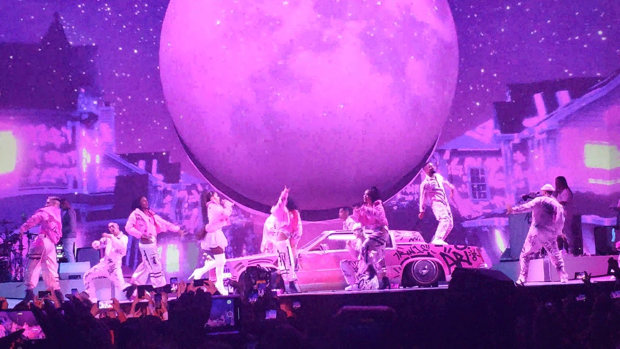 Ariana Grande - 7 rings - Sweetener World Tour 2019 - Oslo, Norway (Telenor Arena)