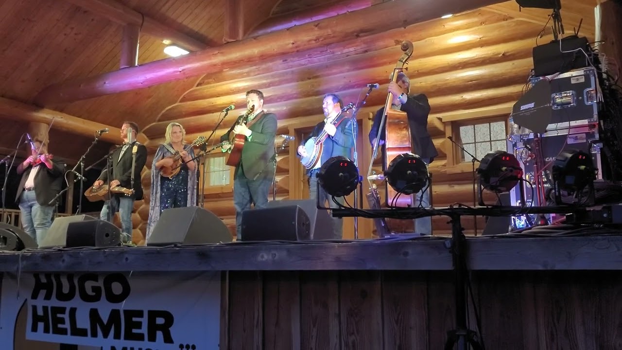Rhonda Vincent and the Rage- "Kentucky Borderline" (Darrington Bluegrass Festival)